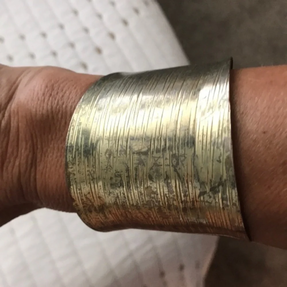 Brass color cuff - Picture 1 of 3